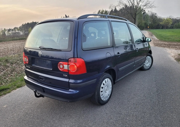 Volkswagen Sharan cena 17999 przebieg: 197000, rok produkcji 2007 z Chełmno małe 781